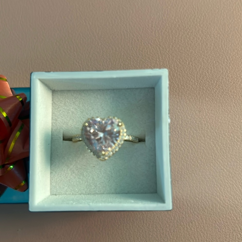 Pink heart size 7 ring with cubic zirconia accents NWOT